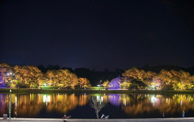 Khung cảnh Đà Lạt lung linh