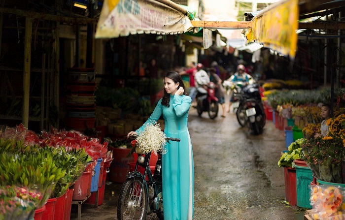 Khám Phá Chợ Hoa Hồ Thị Kỷ: Thiên Đường Hoa Tươi Mở Xuyên Đêm Tại Sài Gòn